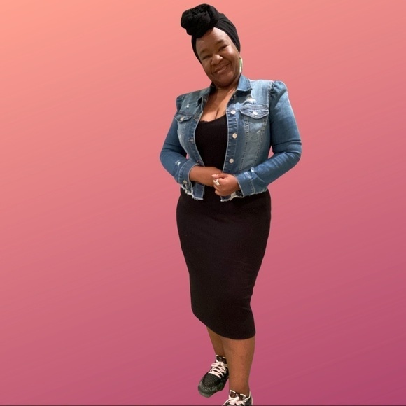 🛍️ Crop Distressed Denim Jacket - Various Sizes (NWT) Boutique - Picture 1 of 4